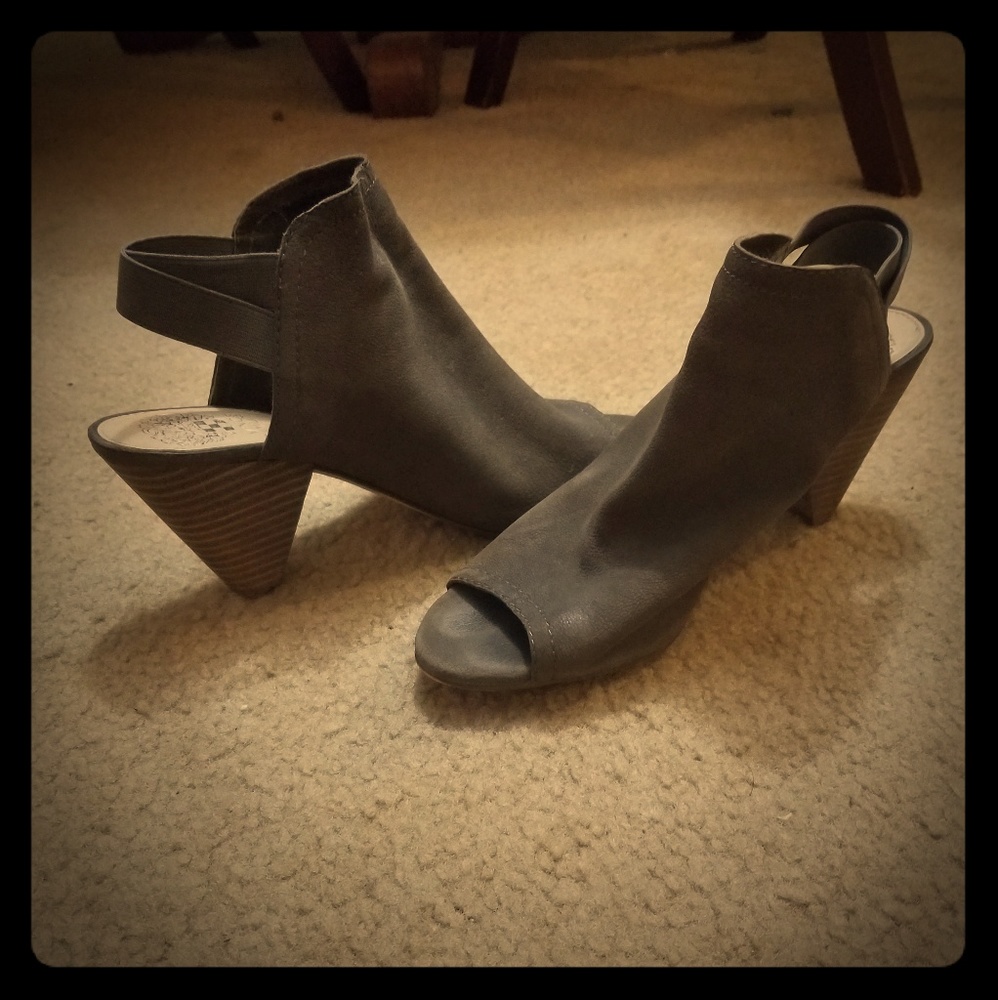 EUC Vince Camuto Open-Toe Booties